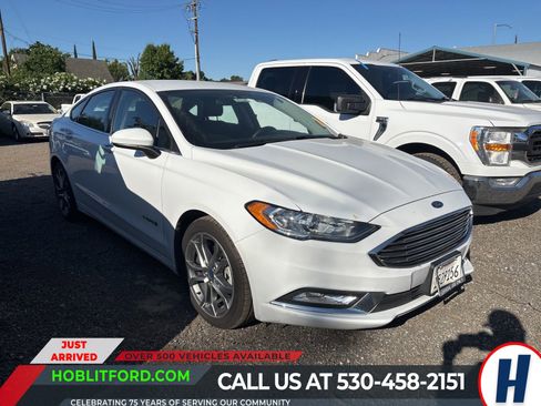 Used 2017 Ford Fusion SE w/ Equipment Group 601A FWD image 1