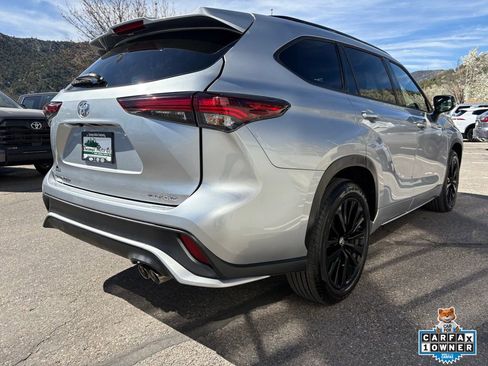 Certified 2025 Toyota Highlander XSE image 9