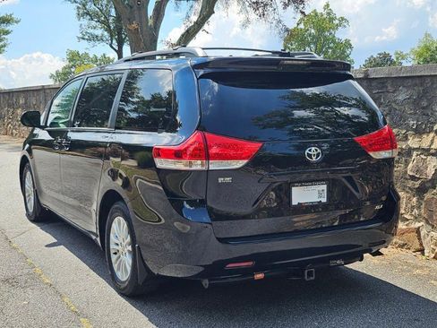 Used 2014 Toyota Sienna XLE FWD image 12