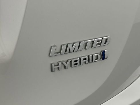 Used 2018 Toyota RAV4 Limited w/ Carpet Mat Package image 19