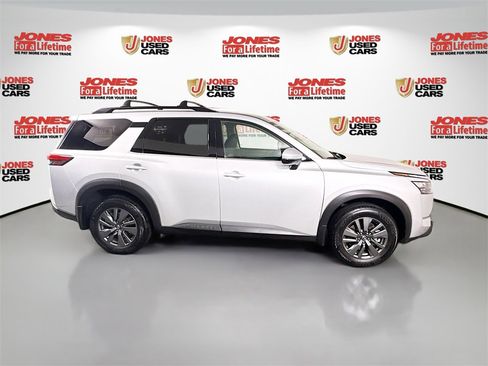 Certified 2024 Nissan Pathfinder SV image 18