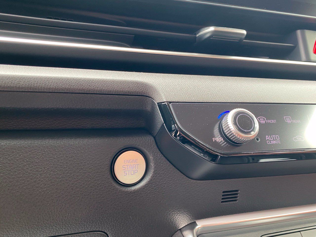 New 2026 Kia Carnival EX FWD image 18