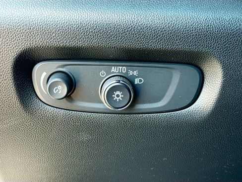 Used 2023 Chevrolet Traverse LT AWD/4WD image 12