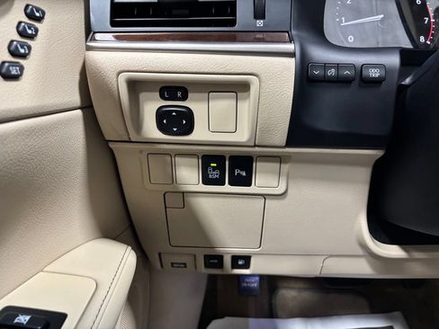 Used 2014 Lexus ES 350 w/ Luxury Package FWD image 17