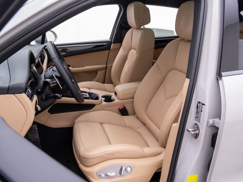 New 2026 Porsche Macan image 5