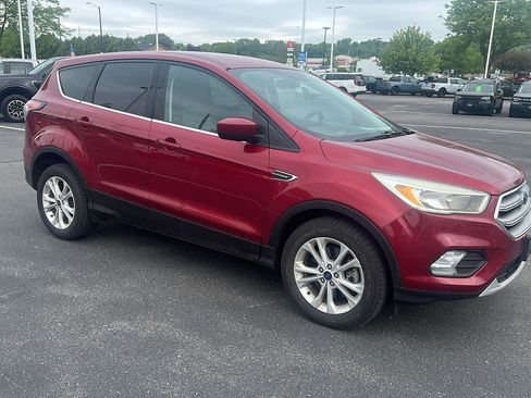 Used 2017 Ford Escape SE w/ SE Cold Weather Package AWD/4WD image 2