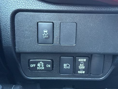 Used 2020 Toyota Tacoma TRD Sport w/ TRD Premium Sport Package AWD/4WD image 40