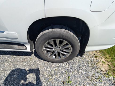 Used 2019 Lexus GX 460 Luxury AWD/4WD image 16