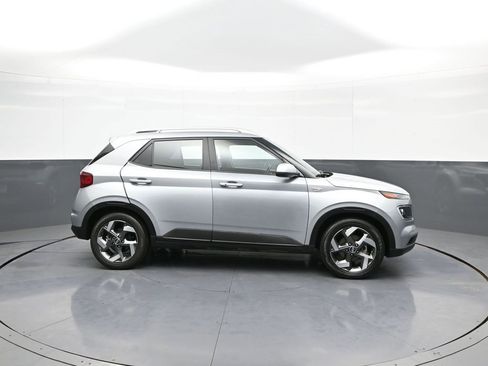 Certified 2021 Hyundai Venue SEL w/ Premium Package image 5