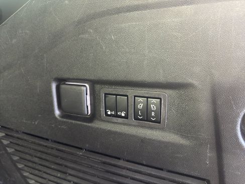 Used 2023 Chevrolet Suburban Premier RWD image 37