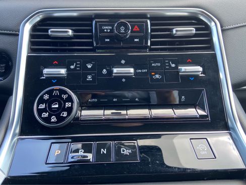 Used 2025 Nissan Armada SL AWD/4WD image 32
