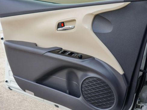 Used 2016 Toyota Prius Three image 27