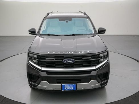 Certified 2025 Ford Expedition Platinum w/ Driver's Package AWD/4WD image 9