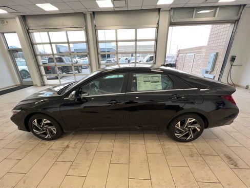 New 2026 Hyundai Elantra Limited FWD image 12