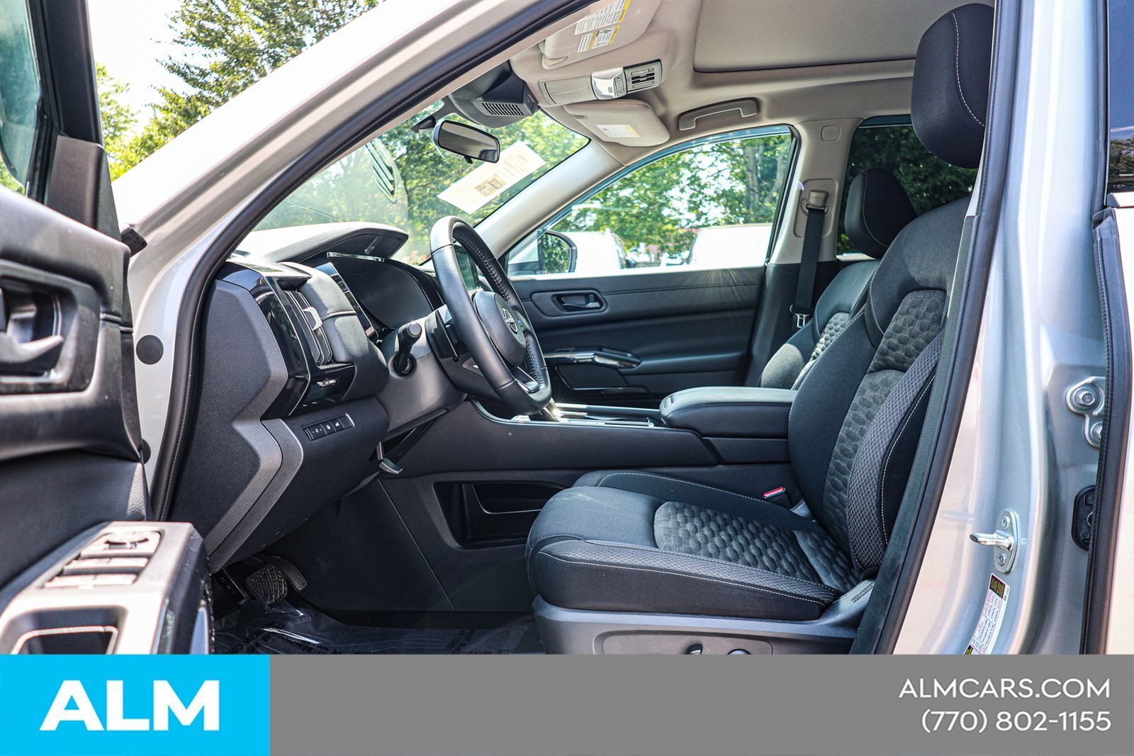Used 2024 Nissan Pathfinder SV w/ SV Premium Package FWD image 17