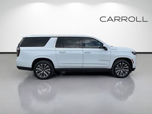 Used 2026 Chevrolet Suburban High Country AWD/4WD image 2