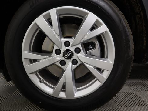 Used 2025 Audi Q5 Premium w/ Convenience Package image 31