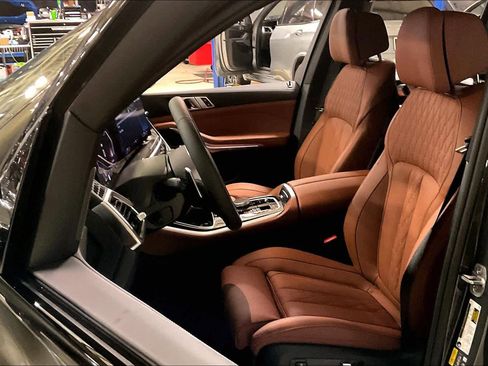 New 2026 BMW X5 xDrive50e image 9