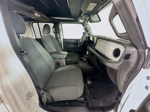 Used 2025 Jeep Wrangler Sport S image 31