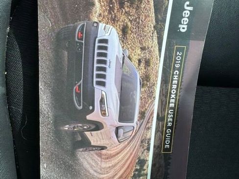 Used 2019 Jeep Cherokee Latitude Plus w/ Comfort/Convenience Group image 22