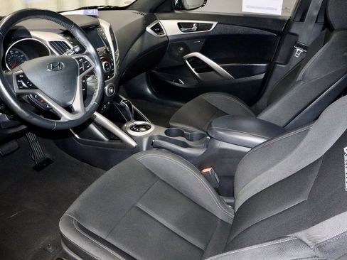 Used 2017 Hyundai Veloster Value Edition image 21