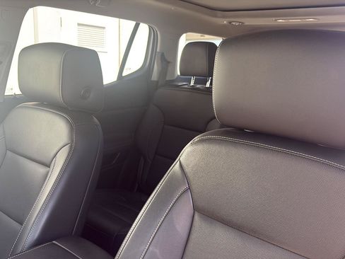 Used 2023 GMC Acadia SLT w/ Technology Package AWD/4WD image 26
