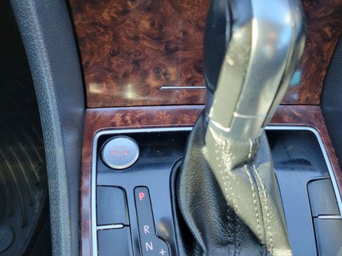 Used 2013 Volkswagen Passat TDI SEL Premium image 25