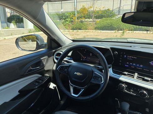 Used 2025 Chevrolet Trax LT w/ LT Convenience Package image 33