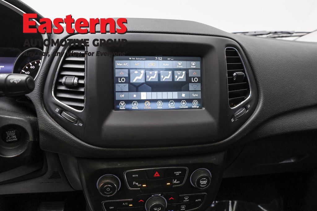 Used 2018 Jeep Compass Latitude w/ Popular Equipment Group AWD/4WD image 12
