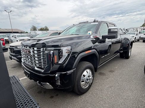 Used 2024 GMC Sierra 3500 Denali w/ Denali Reserve Package AWD/4WD image 1