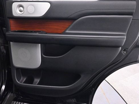 Used 2020 Lincoln Navigator Reserve w/ Luxury Package image 19
