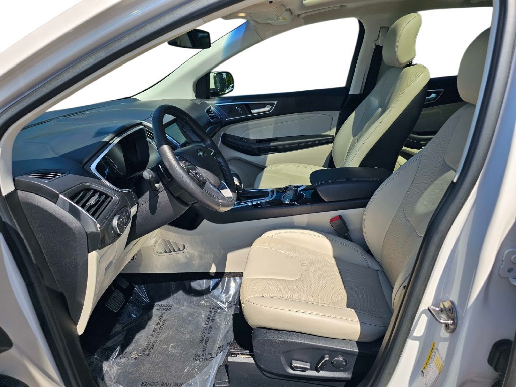 Used 2017 Ford Edge Titanium w/ Equipment Group 301A FWD image 17