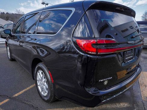 New 2026 Chrysler Pacifica Select image 7