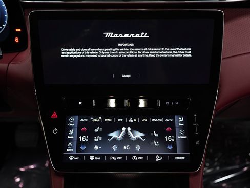 Used 2023 Maserati Grecale Modena AWD/4WD image 17