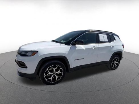 Used 2025 Jeep Compass Limited AWD/4WD image 8