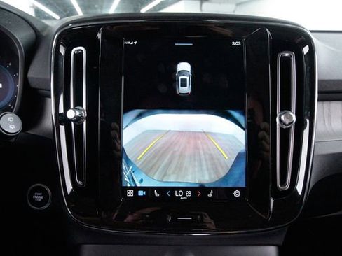 Certified 2025 Volvo XC40 B5 Core w/ Climate Package AWD/4WD image 19