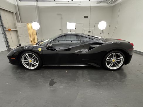 Used 2016 Ferrari 488 GTB RWD image 5