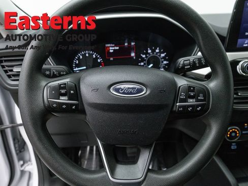 Used 2022 Ford Escape SE FWD image 10