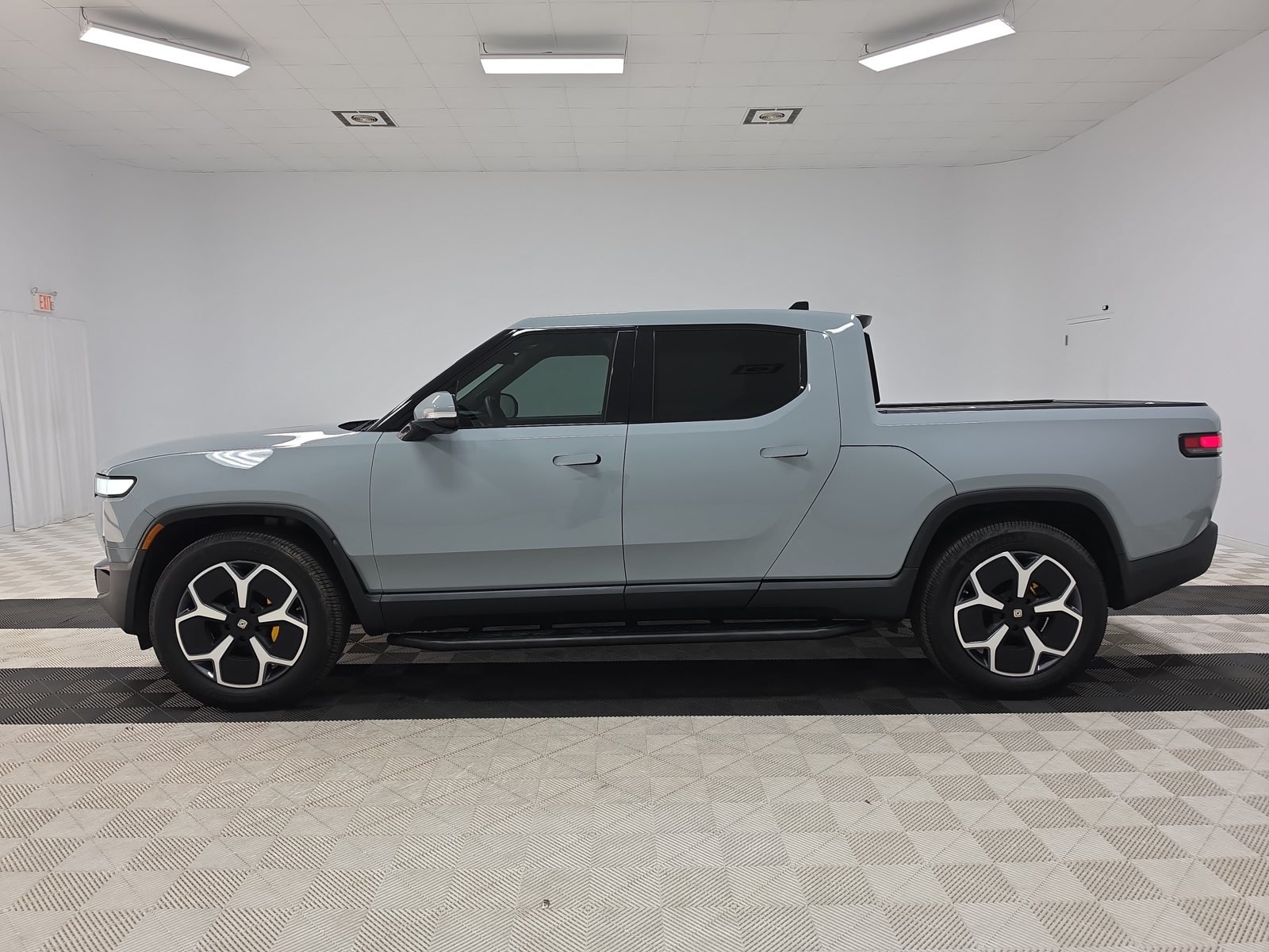 Used 2022 Rivian R1T Adventure AWD/4WD image 2
