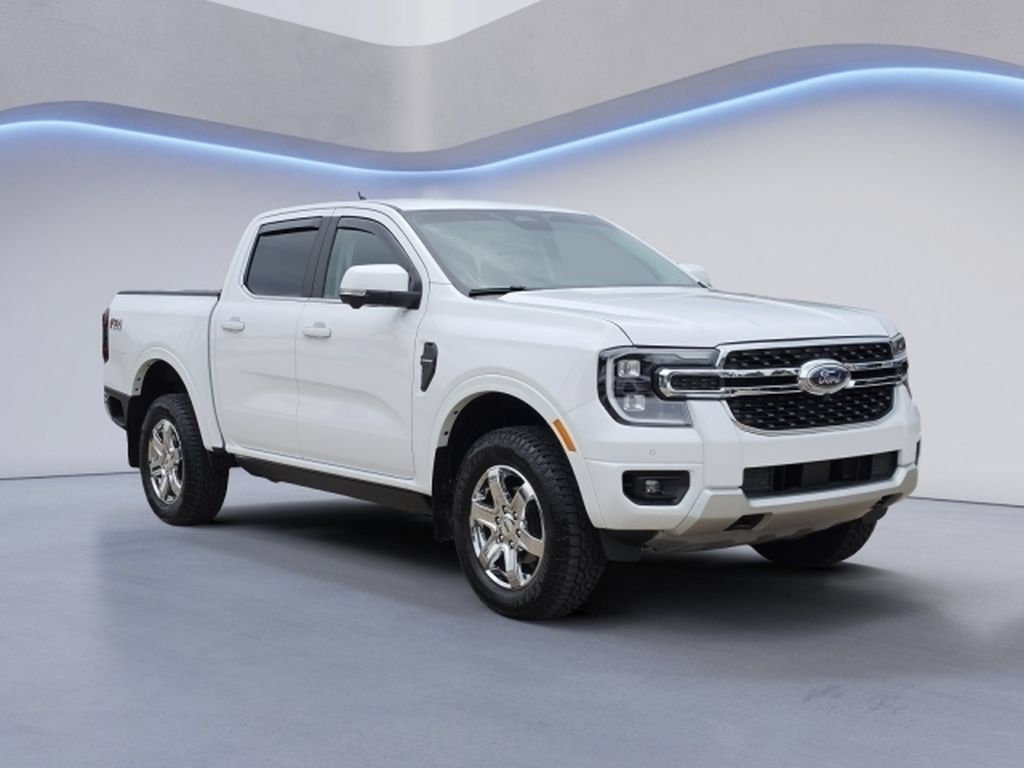 Used 2025 Ford Ranger Lariat w/ FX4 Off-Road Package AWD/4WD image 2