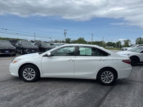 Used 2017 Toyota Camry LE FWD image 4