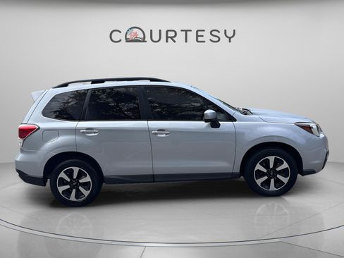 Used 2017 Subaru Forester 2.5i Premium image 8
