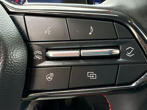 Used 2025 Chevrolet Traverse RS image 30