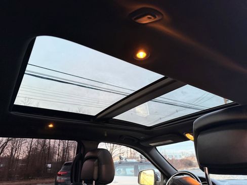 Used 2017 Jeep Grand Cherokee Overland image 22