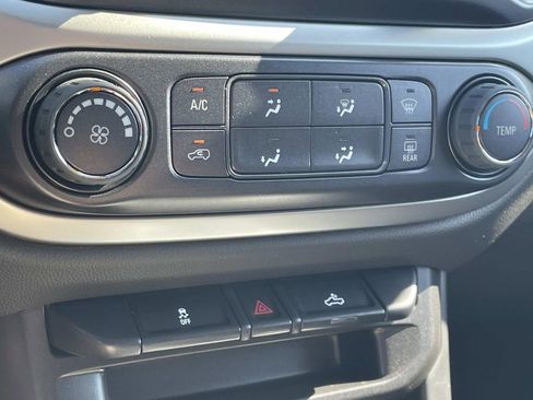 Used 2022 Chevrolet Colorado LT w/ LT Convenience Package image 18