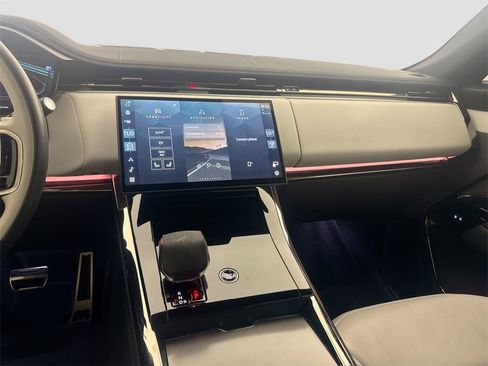 Used 2025 Land Rover Range Rover Sport Dynamic SE image 25