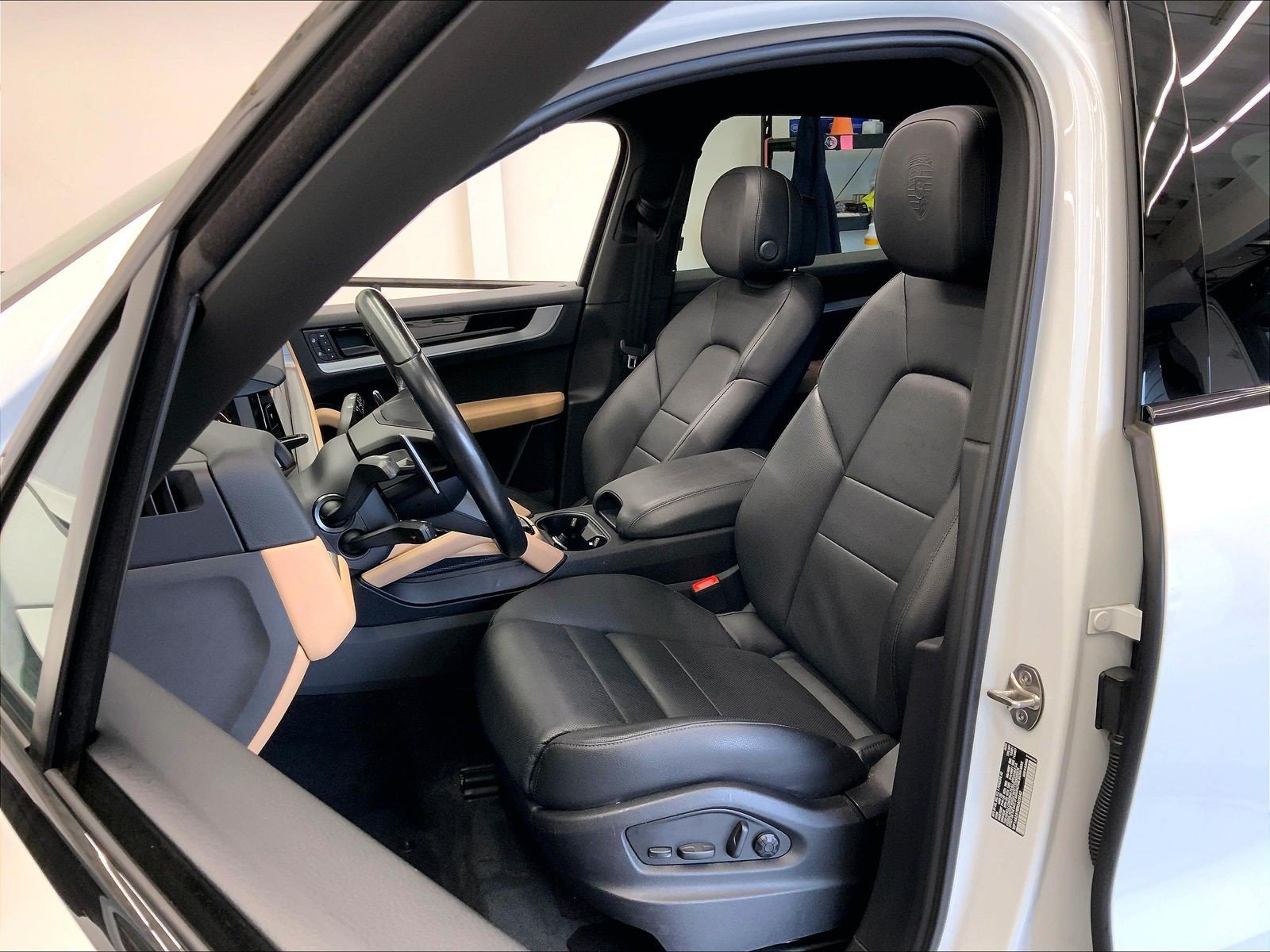 Certified 2024 Porsche Cayenne AWD/4WD image 5