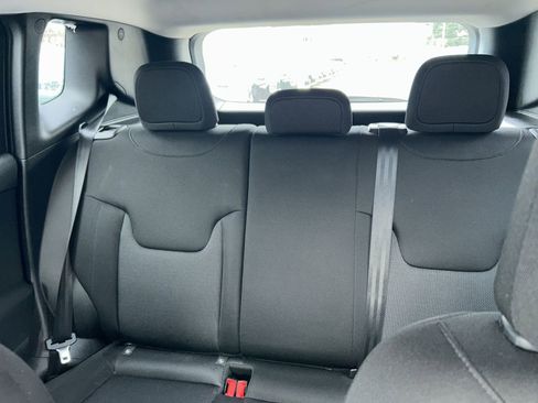 Used 2019 Jeep Renegade Sport w/ UConnect 7.0 Group image 9