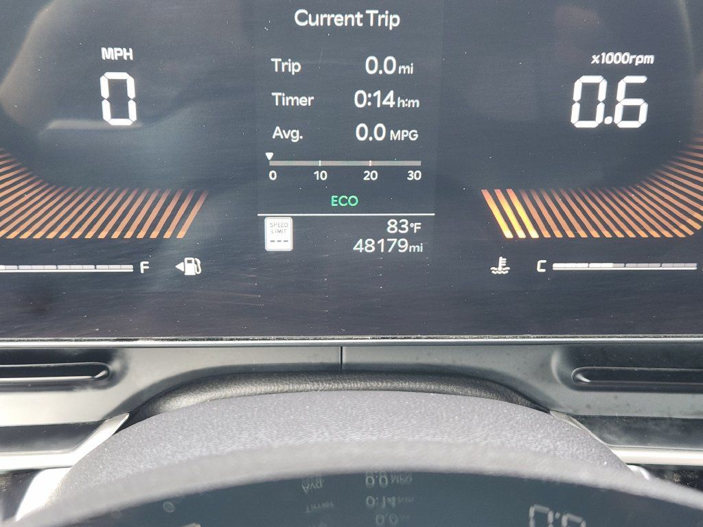 Used 2025 Kia Carnival FWD image 6