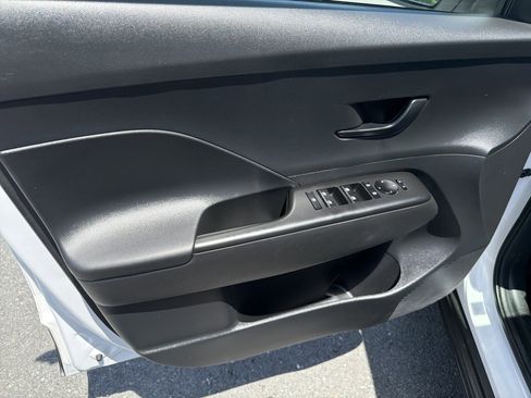 Used 2025 Hyundai Kona SEL AWD/4WD image 15